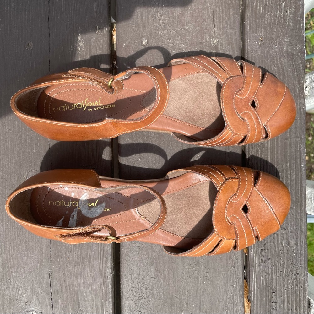 Brown vintage flat sandals